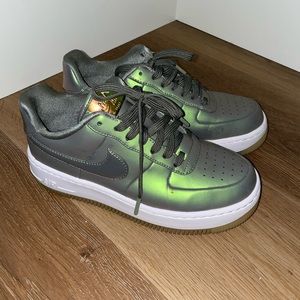 Women's Green Air Force 1 Upstep Iridescent Metallic Leather Sneakers